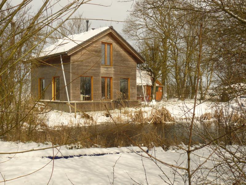 huis in de sneeuw